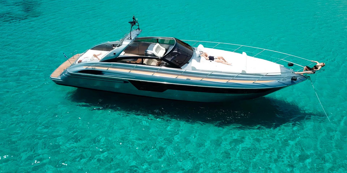 Аренда моторной яхты Princess V55 на Миконосе, Греция